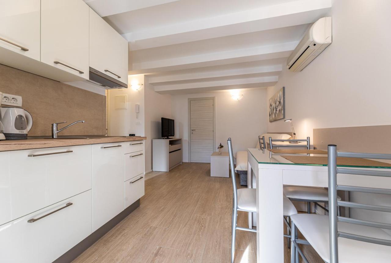 Apartments Crnekovic III Baška Buitenkant foto